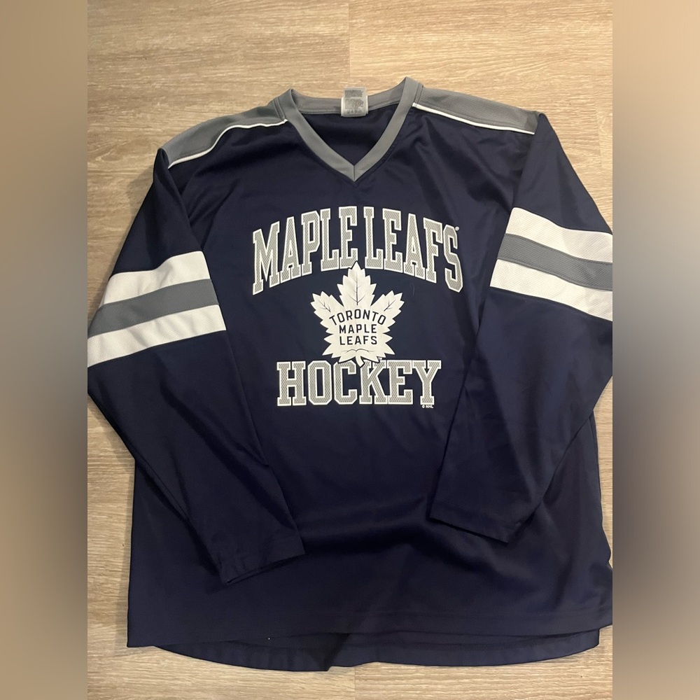 Toronto Maple Leafs hockey jersey. Size XL but fits like large